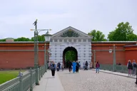 Без гида, но с зайцем — по Петропавловской крепости