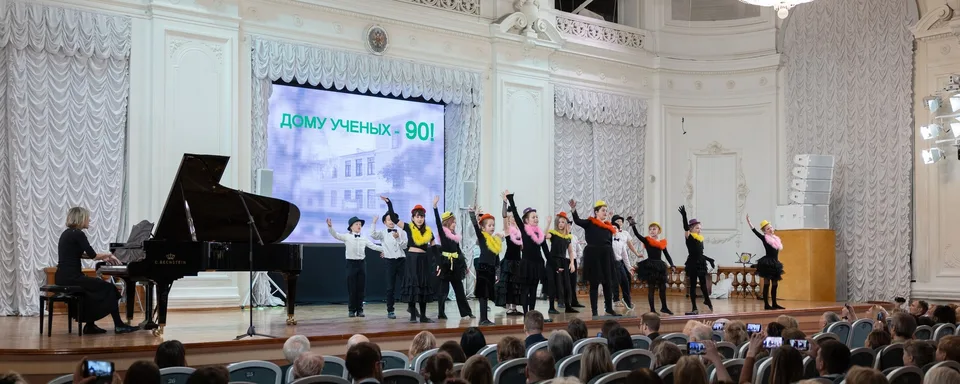 Дом ученых в Лесном СПбПУ, Двухэтажное желтое здание на территории Политехнического парка