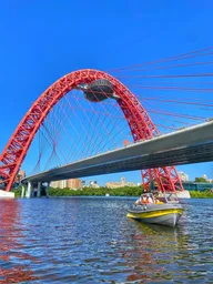 Самостоятельная прогулка на катере по живописному району Москвы
