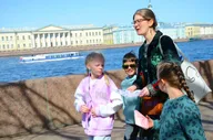 Вместе весело шагать: эрмитажные коты и настоящий флот
