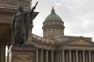 В гости к грифонам Петербурга